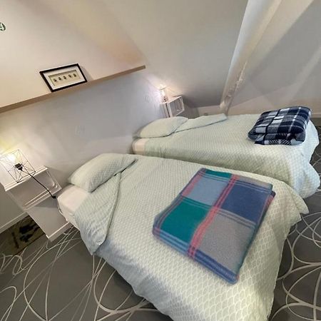 Duplex Apartamento Beaumont-sur-Sarthe Exterior foto